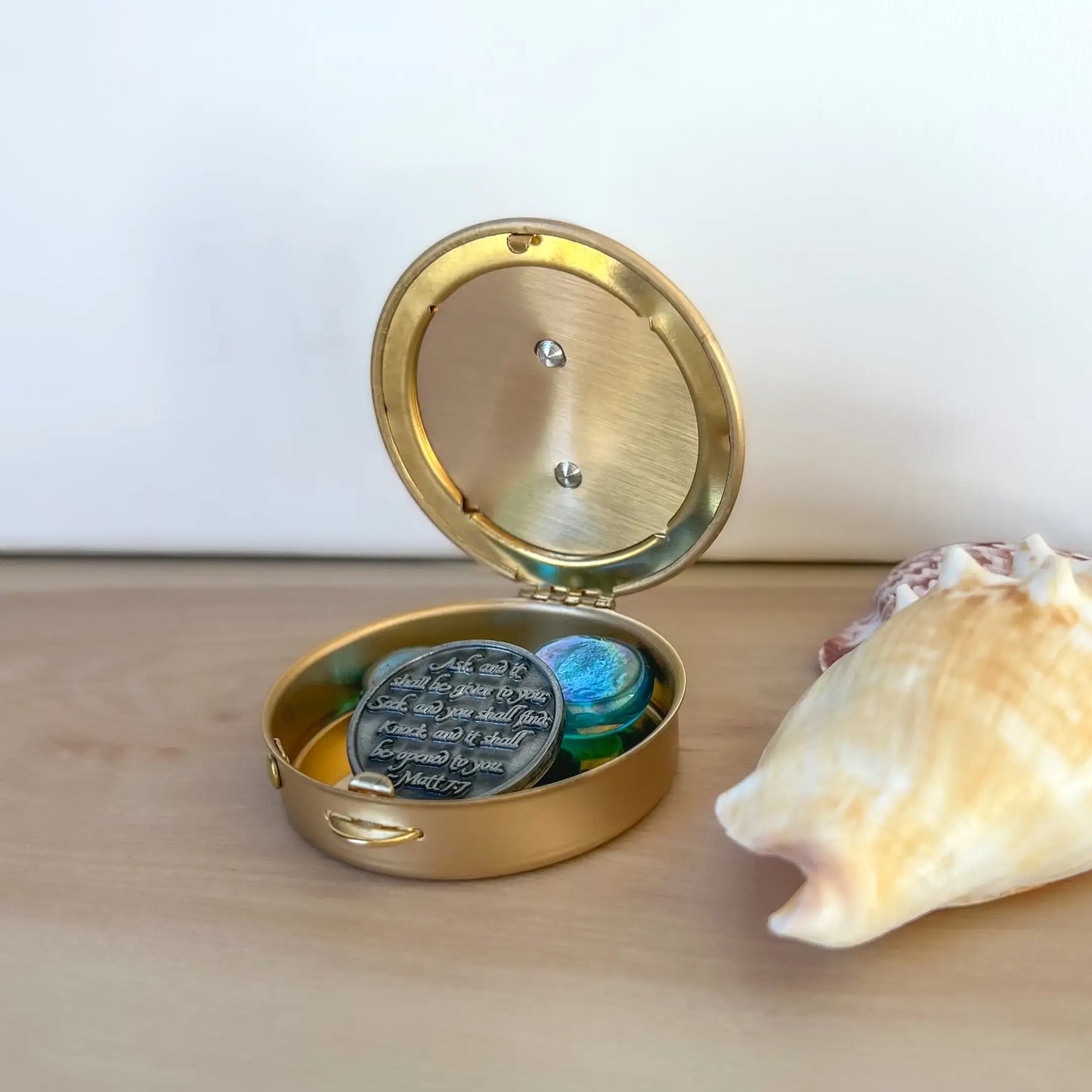 Latin Cross Pyx: Size 2: 12-15 hosts