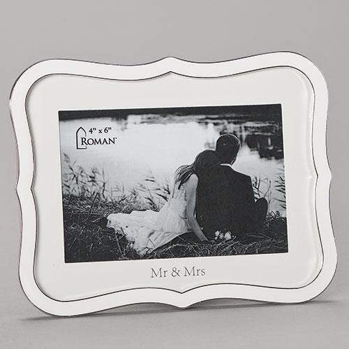 White wedding frame Mr & Mrs matting 4x6 inches