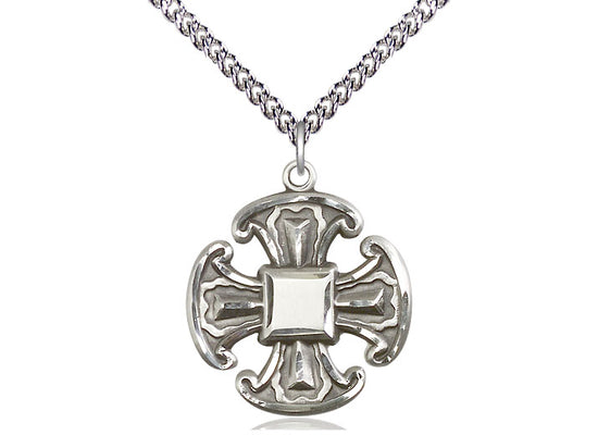 Colgante cruzado de plata esterlina en una cadena de plata esterlina