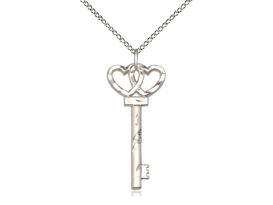 Pequeña llave de plata esterlina con colgante de doble corazón en una cadena de acera de luz de plata esterlina de 18 pulgadas