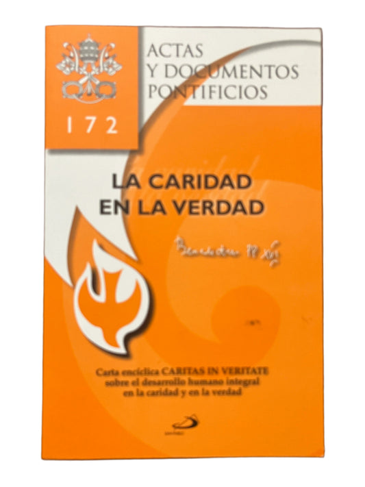 La Caridad en la Verdad Spanish edition book cover with orange and white design by Pope Benedict XVI