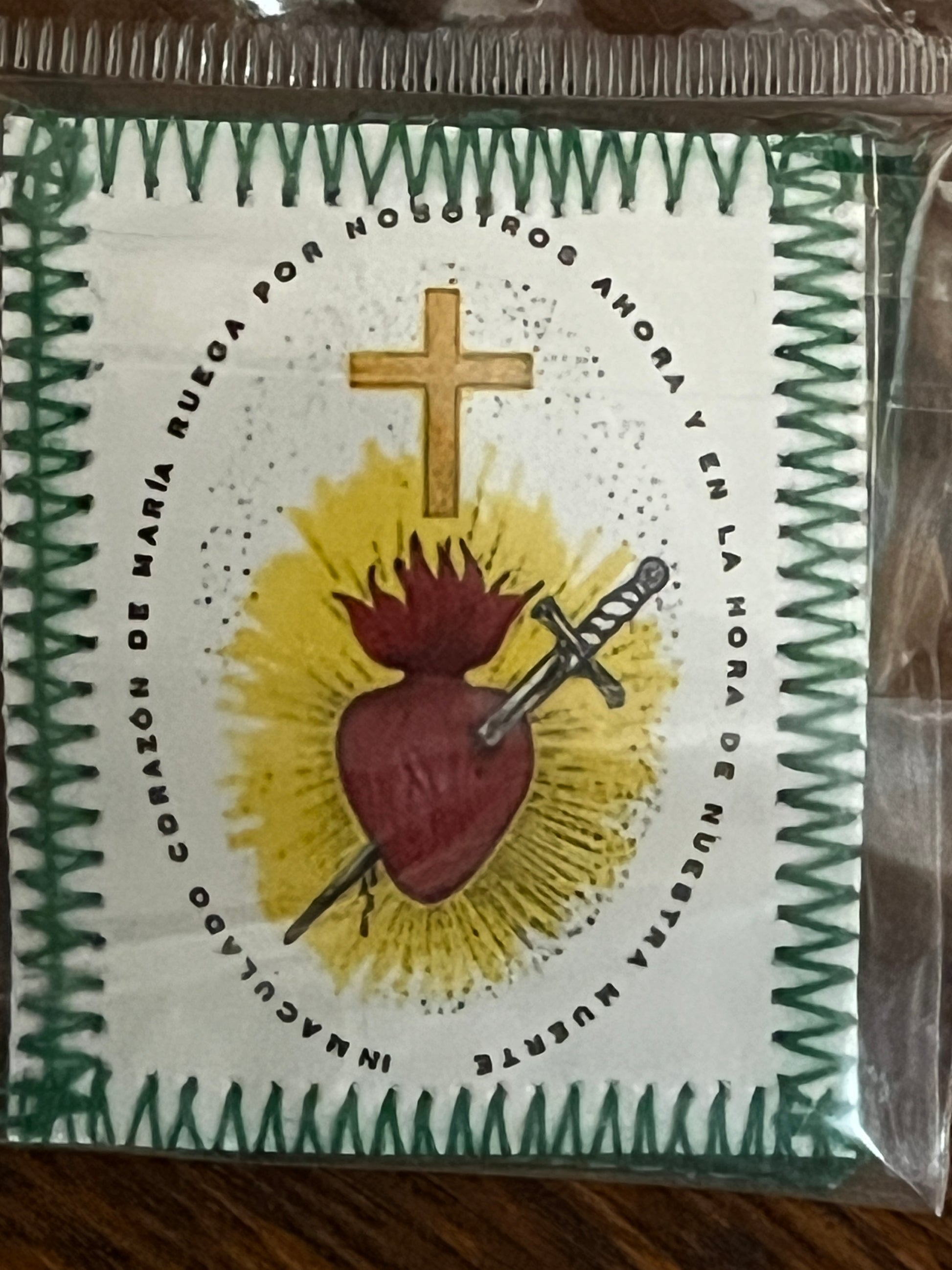 2" Green Detente Scapular with Sacred Heart of Jesus and Immaculate Heart of Mary, green stitched edges and Spanish prayer text