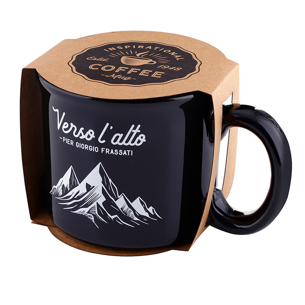 Black ceramic mug with "Verso l'alto Pier Giorgio Frassati" text and mountain design in kraft packaging