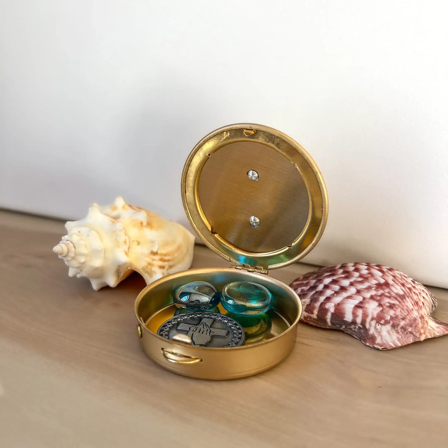 Latin Cross Pyx: Size 2: 12-15 hosts