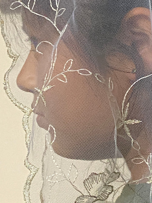 White and Gold Rosa Spanish Veil 37" - Unique Catholic Gifts